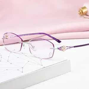 Solglasögon ramar lyxiga design Kvinnor Rimless Eyewear Crystal Gradient Coloed Linser Ultraviolet Rays Myopia Hyperopia Glasögon Frame