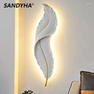 مصباح الجدار Sandyha الحديثة ريشة فاتحة أبيض خطي شمعدان LED لغرفة نوم Lamparas Mesita de Noche Dormitorio Lampe Chevet