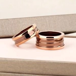 925 Silver Goldplated Coffee Colored Ceramic Ring European och American Men and Women Fashion Brand Jewelry Gifts 240119