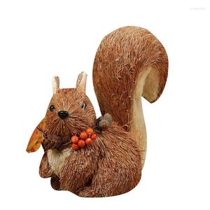 Decorative Figurines Handmade Straw Squirrel Figurine With Maple Leaf Weaving Woodland Animal Statue Ornament Easter Home Garden Wedding