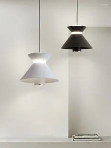 مصابيح قلادة 2024 مصباح LED NORDIC Modern يستخدم في الممر غرفة نوم المطبخ المطبخ أبيض أسود ضوء لا يوجد تزيين التحكم عن بعد
