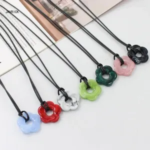 Pendant Necklaces Acrylic Flower Charm Necklace Wax Line Neckchain Fashion Choker Chain Statement Piece Women Jewelry Gift