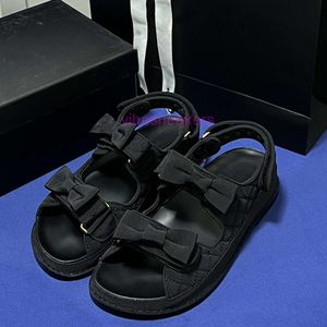 Slides designer sandália Chaneles Sapatos Sapatos de verão Sandálias planas femininas Salmolas de borboleta do dedo do pé