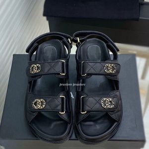 نساء Calfskin Dad Sandals مبطن المصمم الصيفي Sandles أحذية منصة شقق منخفضة الكعب إسفين الماس الإبزيم الصندل