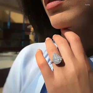 Fedi nuziali Anello goccia d'acqua Fascia trendy a forma di pera Zircone cubico Pietra pavimentata in argento placcato Anniversario Lotti all'ingrosso