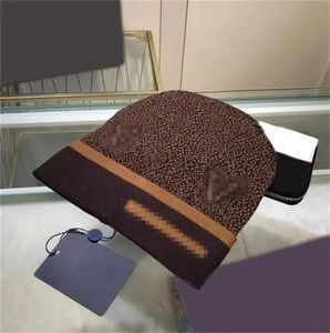 En Yeni Ekose Tasarımcı Beanie Tasarımcı Şapkalar Erkekler için Örme Bonnetler Kış Şapkası Termal Kafatası Kapağı Kayak Seyahat Klasik Lüks Beanies Kahverengi Siyah Gri Sıcak D9