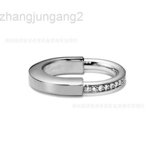 Designer Tiffanyjewelry Tiffanybracelet t Family S925 Silver v Gold Material Fashion Commuting Personalized Design Sense U-shaped Diamond Ring