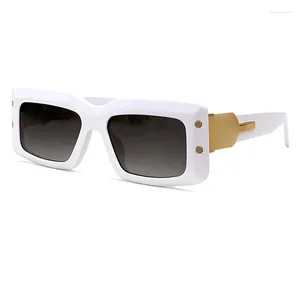 Solglasögon 2024 Retro Square Unisex med samma modefärggradient utomhus tjock ram avancerade tillbehör Glasögon
