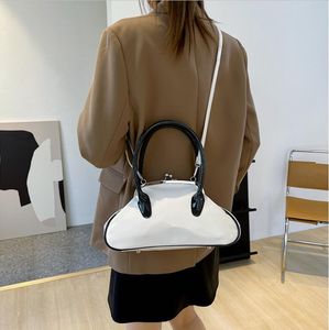 Designer Luxo Moda Bolsa Internet Famous Pearl Bolsa para mulheres Novo Nicho Cadeia Cadeia de Bolsa Crossbody Mini Bolsa de Bolsa de Lipstick e Alterar carteira M0