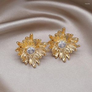 Ohrstecker 2024 koreanisches Design, Modeschmuck, 14 Karat vergoldet, Gänseblümchen-Blumen-Zirkon, elegante Damen-Accessoires für die tägliche Arbeit