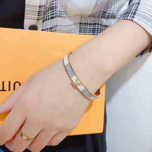 Designer-Armreifen, Luxus-Charm-Armbänder für Damen, Buchstaben-Schmuck, Kristall, 18 Karat vergoldet, Edelstahl, Kunstleder, Armband, Manschette, Mode-Accessoires