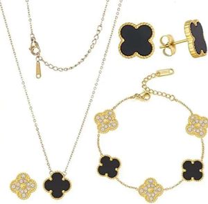 4 Leaf Clover Necklace Designer Luxury Jewelry Set Pendant Necklaces Bracelet Stud Earrings Gold Silver Mother of Pearl Necklace Link Chain Womens02222