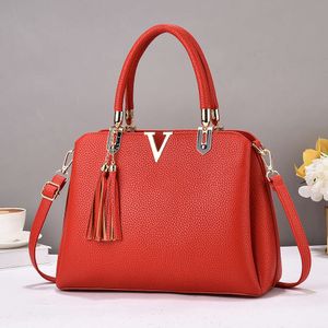 Versatile New Light Luxury and Grand Wedding Gift Bag Red Bride Women's One Shoulder Crossbody Handbag 2024 78% Off Store wholesale