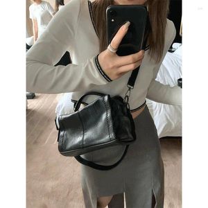 Axelväskor Kvinnor 2024 Spring Sydkoreas nisch Single-Shulder Crossbody Bag Högklass Black Small Square Handbag Tide