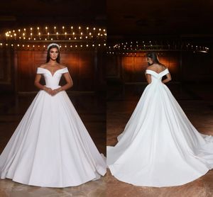 Modest White Simple Wedding Ball Gowns Off the Shoulder Plus Size Dubai Arabiska brudklänningar Långt svep Train Second Reception Dress for Bride Robes de Mariee CL3285