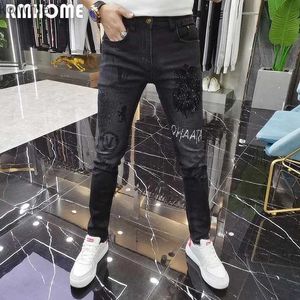 Jeans masculinos diamante mens jeans marca de moda homem calças apertadas 2023 novo pesado artesanato impressão estiramento ajuste versátil preto masculino lápis calças yq240205