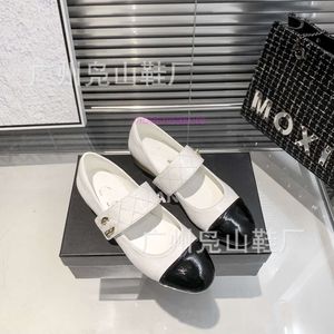 designer klackar chaneles sandal mary jane skor kvinnor tjocka klackar diamantmönstrad patent läder rem mitt klackskor