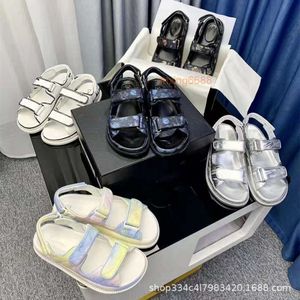 bilder designer sandal chaneles klackar skor magiska lapp sandaler kvinnor vår platt botten tjock botten denim kamouflage graffiti platt botten strandskor 33qc