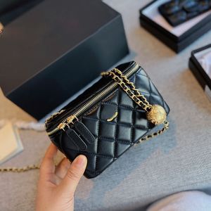 Designer Women Luxury Makeup Bag 18cm Gold Ball Hardware Diamond Lattice Adjustable Matelasse Chain Vanity Box Cosmetic Case Purse Shoulder Cross Body Handbag