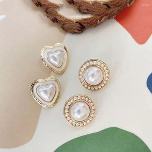 Orecchini con clip a forma di perla simulata rotonda con cuore geometrico per le donne Polsino dell'orecchio dei gioielli placcato oro non forato Pendientes Mujer