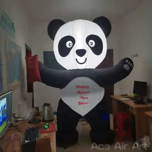 wholesale Fabrikversorgung Aufblasbarer Panda-Cartoon-Tierballon Niedlicher Panda mit rotem Umschlag für Außenwerbung Event Par