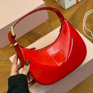 Frauen Hobo Schulterbärchen Designer Handtasche Handtasche Modebrief Lack Leder schlicht verstellbarer Schultergurt Reißverschluss Offen hochwertige Frauen Clutch