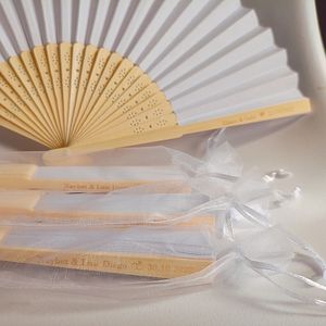 Personlig bröllopsfläkt vit vikbar elegant papper handfläkt bröllop gåva brud anpassad hand fan gåva med organza väska 240118