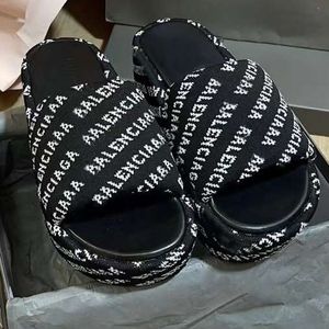 Designer New European station full print letter slippers 2024 summer Paris fashion brand ladies sandals thick slippers vintage platform sliding sandals