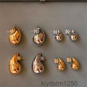 French Gold Color Glossy Water Droplet Comma Earrings for Women Niche High End Cold and Light Luxury Top Quality Charm Jewelry SBAT