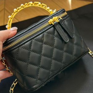 Designväska axelväska handväska äkta läderväskor luxurys crossbody väska kedja väska bärbar förvaring toalettartiklar kvalitet fyrkantig mode mini trevlig satchel