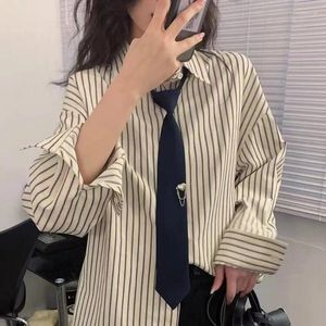 Bluzki damskie QWeek Striped Blue Shirt Japońska moda bluzka 2024 Preppy HARAJUKU Ożyw duży top z długimi rękawami z krawatami koreański