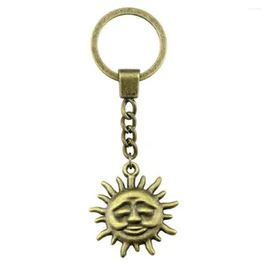 Nyckelringar Fynd för DIY Sun Moon Five Pointed Star Metal Craft Key Chain Accessories