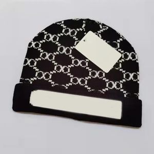 Wholesale Beanie designer brimless hats, luxurious and versatile knitted hats, warm letter triangle design hats, Christmas gifts, high-quality hats h3