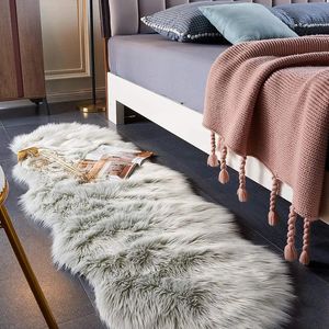 Miękkie nieregularne dywany do sypialni pluszowe maty podłogowe dywany Faux Fur wełniane wełna