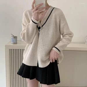 Kvinnors stickor 2024 Autumn Women Star broderad Cardigan V-ringning stickad tröja Fashion Warm Beige Holiday Cardigans Sweaters