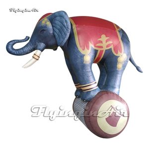 Venda por atacado modelo inflável ereto engraçado do elefante do desempenho do circo com rolo para o evento