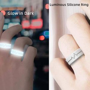 Anelli a grappolo Anello in silicone morbido luminoso per donne Ragazze Coppie Gioielli Lampada di sopravvivenza all'aperto Party Glow In Dark Fashion Finger