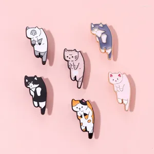 Broszki Xez słodkie wiszące kota emalia broszka kreskówka Pinki Kitten Pins Metal Lapel Badge Sweter Niestandardowe hurtowe akcesoria biżuterii