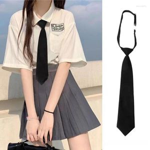 Yay bağları düğüm ücretsiz saf siyah öğrenci küçük kravat Japon Koreli erkek ve kadın okulu üniforma kısa kravat gündelik çok yönlü sahte