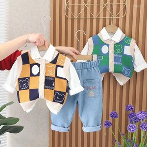 Giyim Setleri 2024 Kore Bahar Bebek Boy 3pcs Giysiler Seti Kazak Yelek Pamuk Gömlek Karikatür Ayı Kot Pantolon Takım Toddler Bebek Kıyafetleri