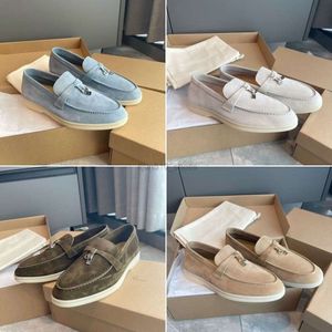 Designer män kvinnor casual sko loro svart brun blå röd sommar mocka promenad skor charms utomhus löpare sneaker storlek 36-45