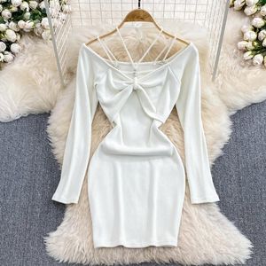 Vestidos casuais primavera outono moda sexy fora do ombro vestido de malha meninas branco preto pendurado pescoço camisola mulheres cintura mostrar magro