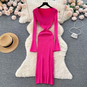 Casual klänningar Autumn Low Neck Flare Lång ärm Slim Fit Sticke Womens Fashion Midjan One Piece Dress Solid Color Sexy