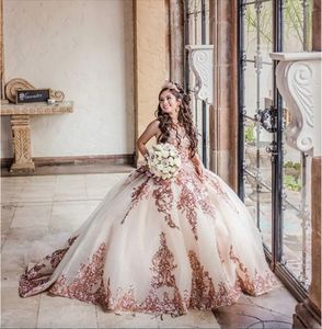 Omuzdan Prenses Balo Gown Gold Dantel Quinceanera Elbiseler Kristal Gelin Gowns Robe De Soiree 2024