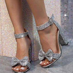 Sandaler sommaren 2024 Block High Heeled Ankle Strap Shoes For Women Trendy Sexy Party Wedding Sequined Bling Sandal