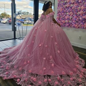 Pembe Ballsown Quinceanera Elbise 3dflower Aplike Beading Tatlım Tül Prenses ile Cape Vestido de XV Anos Brithday Party Gown