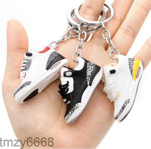 Anahtarlıklar Landards 3D Basketbol Sneaker Ayakkabı Moda Tasarımcısı Futbol Silikon Ayakkabı Keyting Erkekler Kadın Kolye Kara Kilit Zinciri Araba Çanta Tutucu 5K1V