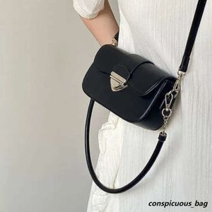 Evening Bags Korean Version Fashion Niche Design Shoulder Bag 2024 Womens Commuter Underarm Texture Crossbody Small Square