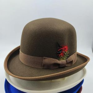 Berets 2024 High Quality Man Fedora Unisex Gentleman Round Top Cap Cosplay Feather Accessories Derby Bowler Hat British Shape
