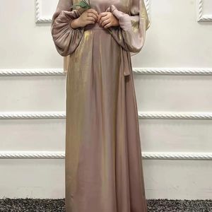 エスニック服アバヤアラブドバイイスラム教徒のドレス長いローブ女性のゆるいスカートとベルトラマダンガーバン